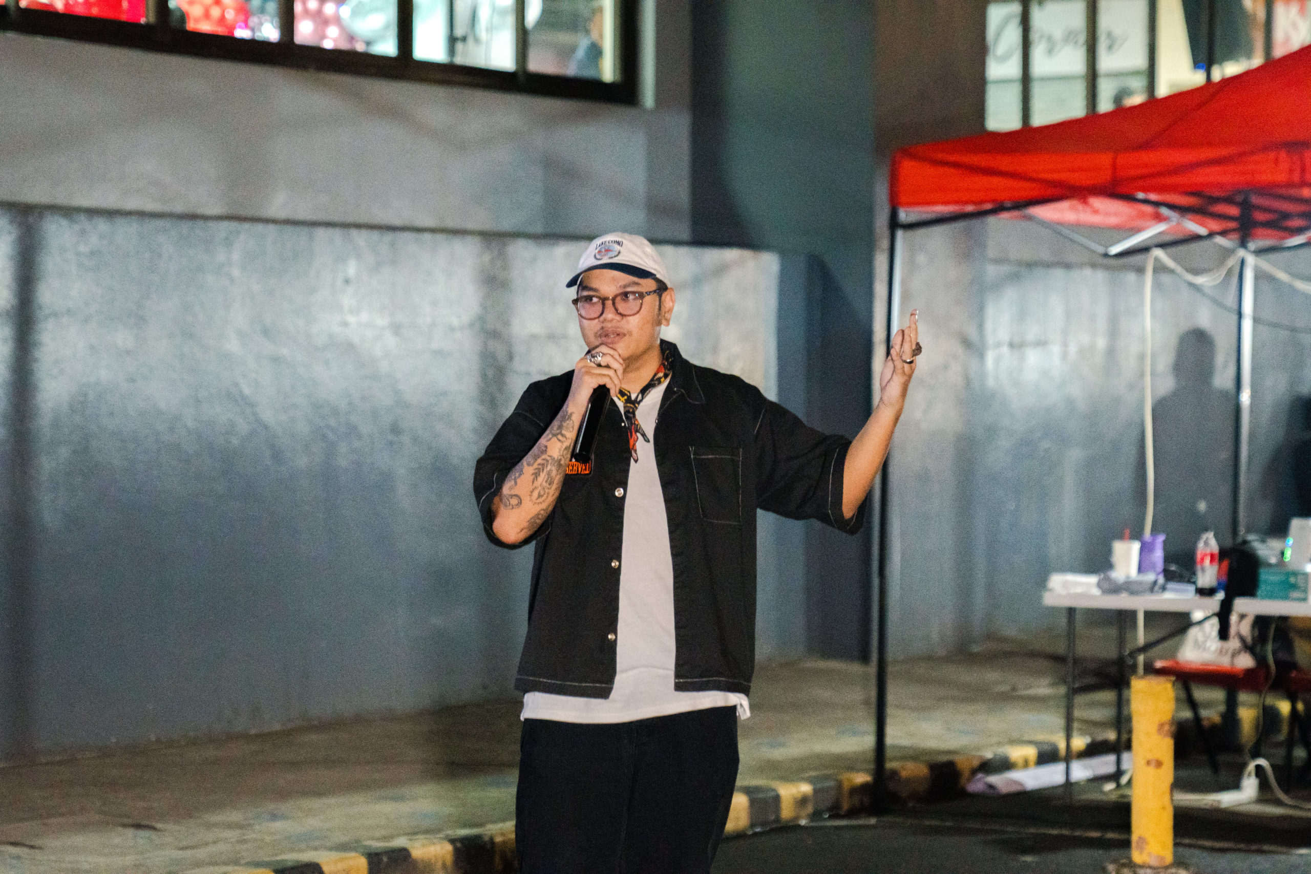 ‘Christmas Never Ends’ music video director Bryan Sendiong talks about the production of this year’s Christmas ID during the annual Christmas Lighting Ceremony. Photo by Johann Avery Marcalas