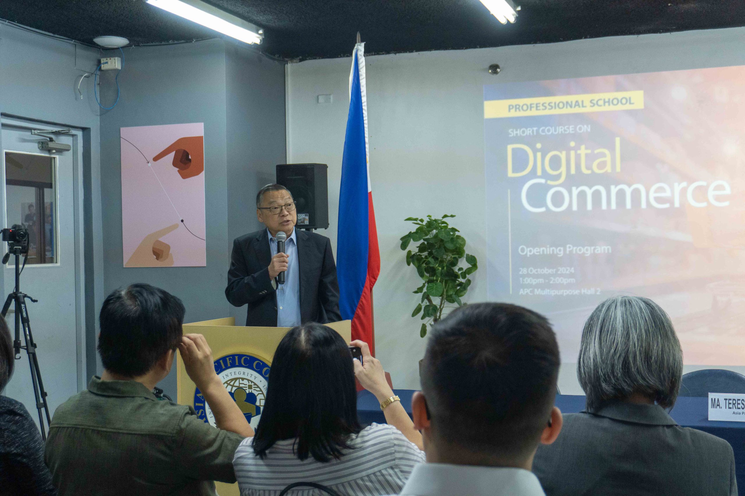 Philippine Soong Ching Ling Foundation Vice President Angel Ngu welcomes participants of the Digital Commerce Short Course. Photo by Jervis Gonzales